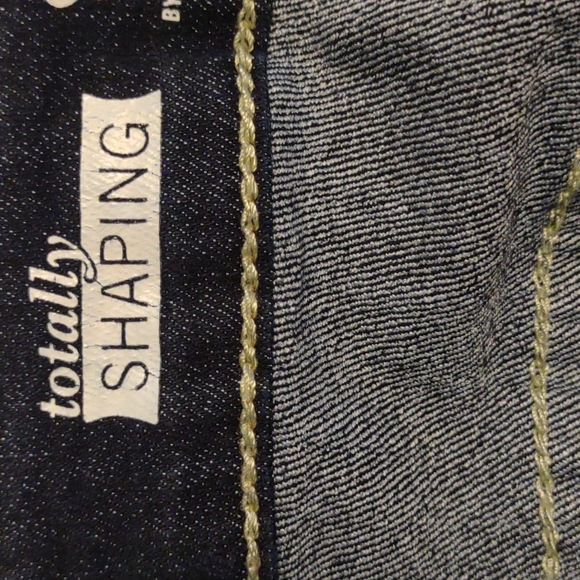 26S Levi Strauss & Co signature boot cut totally shaping jeans - Picture 8 of 11